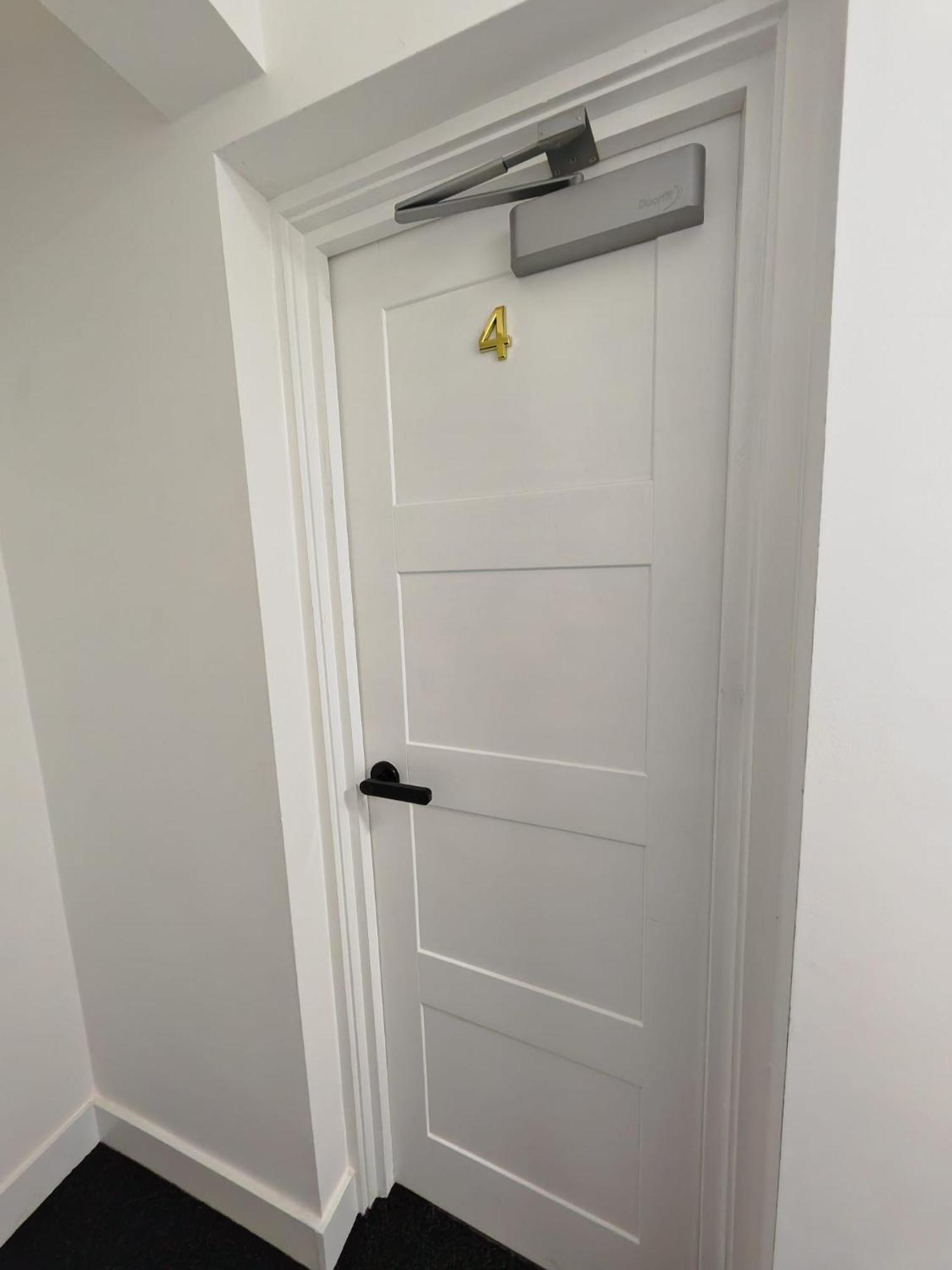 Stay Hub City Centre - Self Check-In Birmingham Room photo