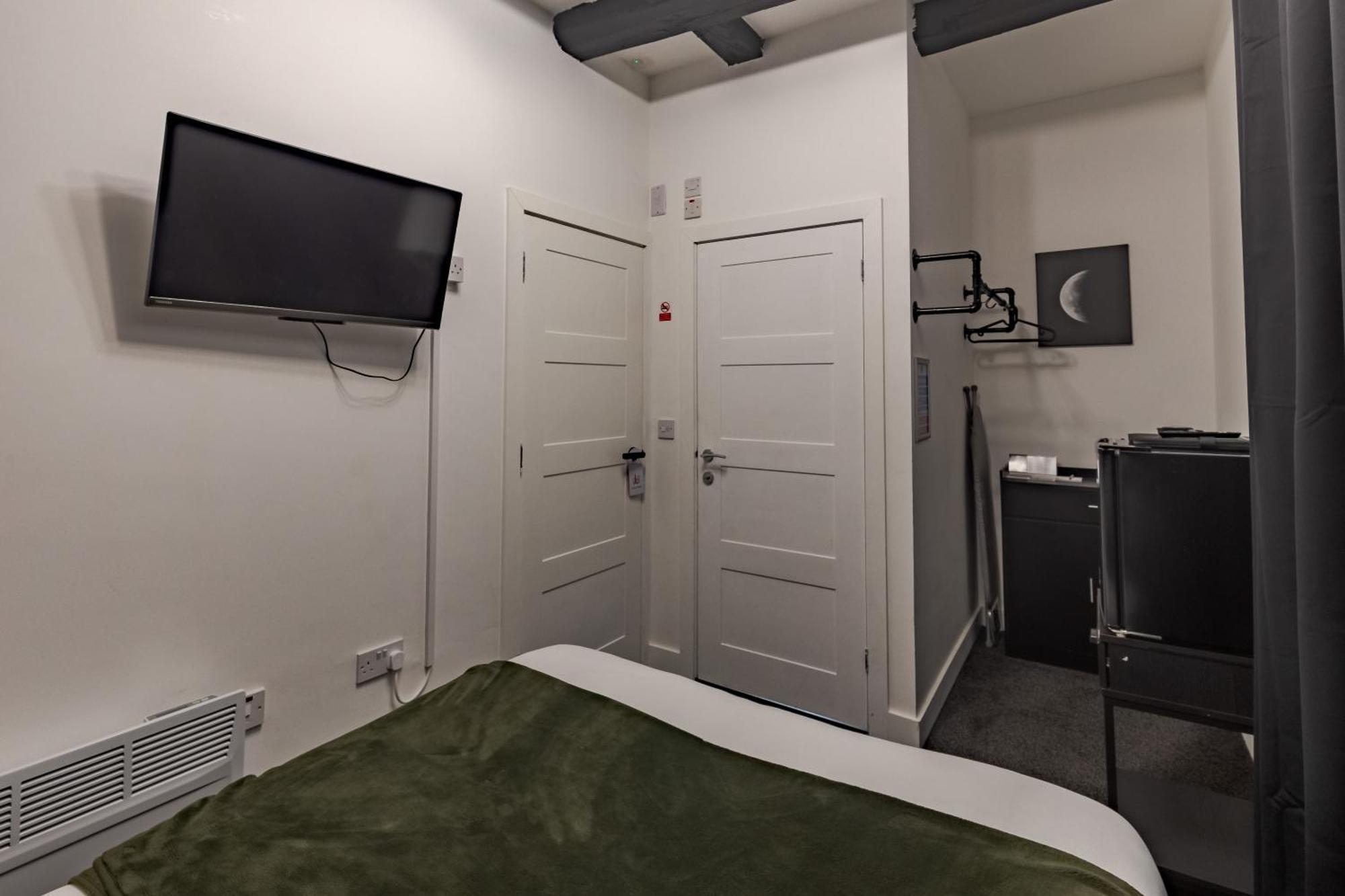 Stay Hub City Centre - Self Check-In Birmingham Room photo