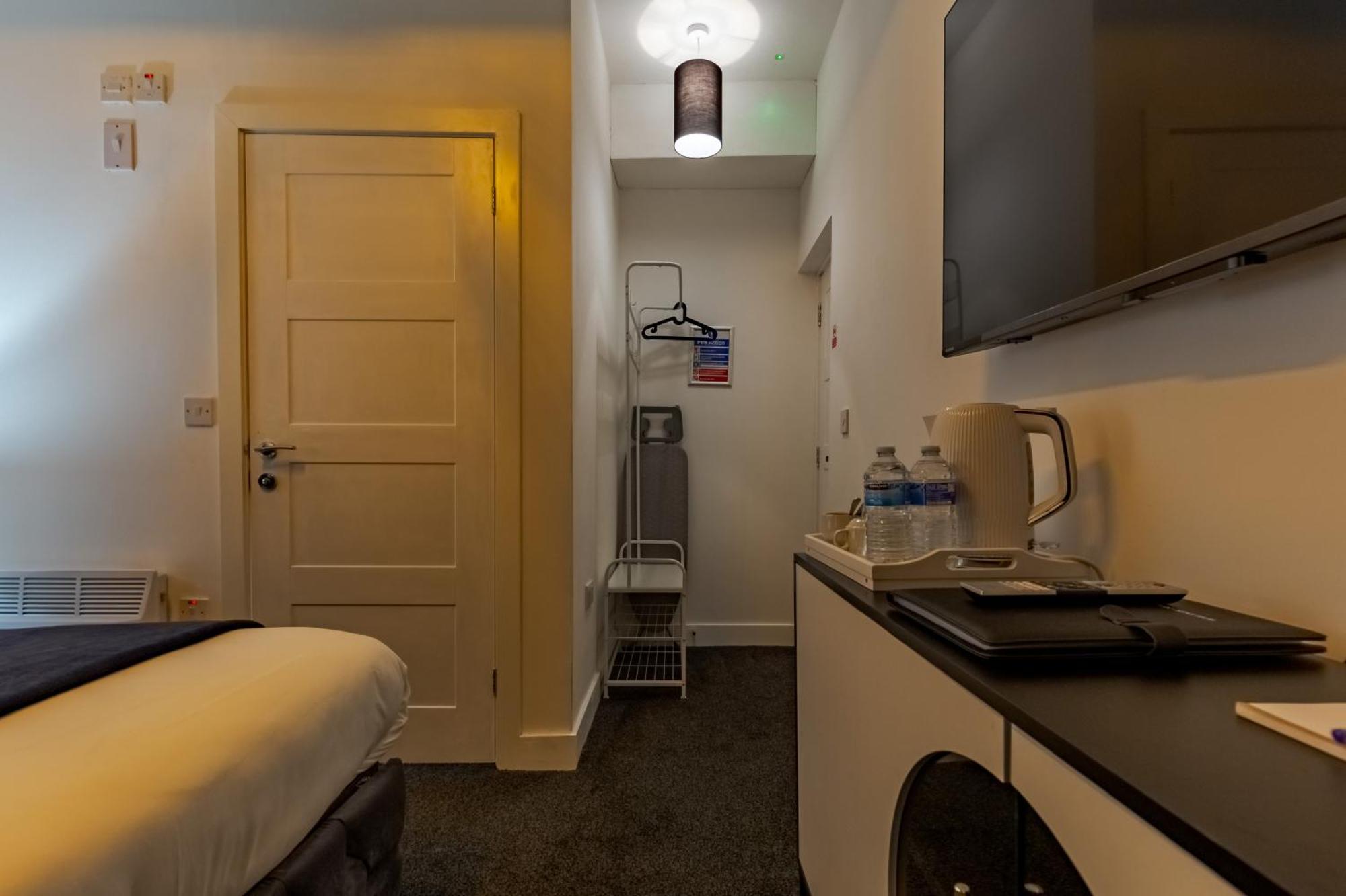 Stay Hub City Centre - Self Check-In Birmingham Room photo